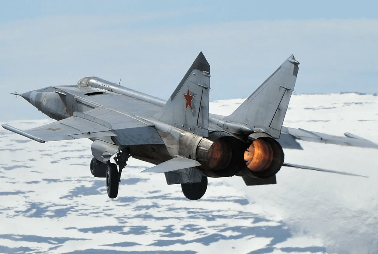 苏联米格-25战机,以速度优势震慑西方,被视作国之重器!_美国_别连科_
