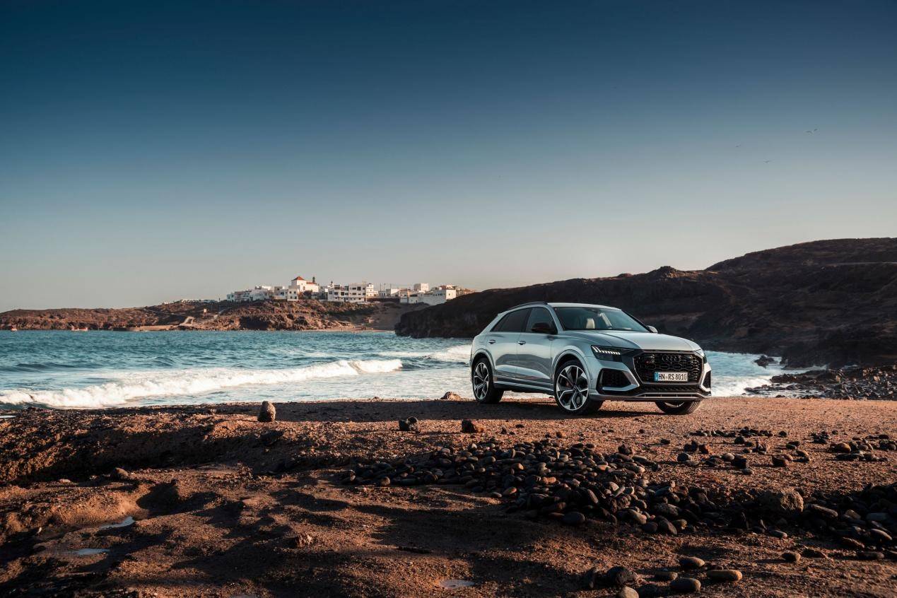 豪华c级轿跑suv中的"标杆",全新奥迪rs q8动力与颜值并存