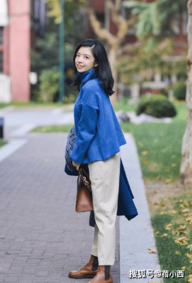 身材 小黑裤早就落伍了,今年时髦精都穿“小白裤”,高级时髦还显瘦