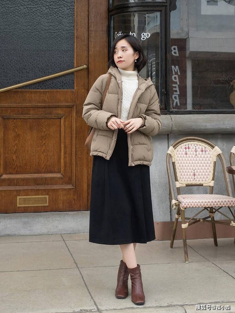 颜色 女人无论年纪多大，穿“羽绒服”都能时髦洋气，跟博主照穿就行