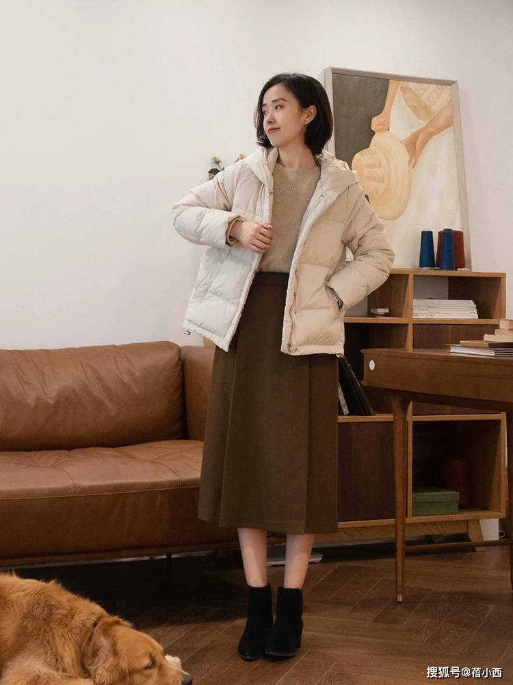 颜色 女人无论年纪多大，穿“羽绒服”都能时髦洋气，跟博主照穿就行