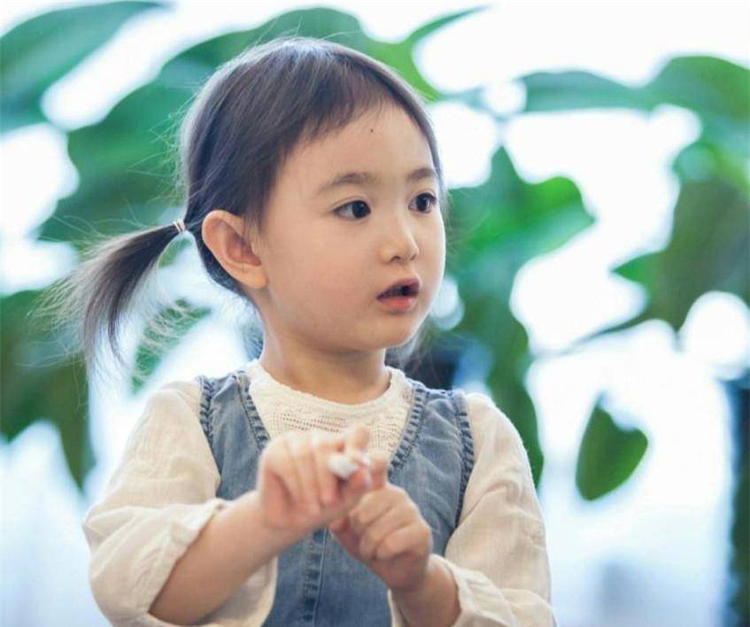 什么长大的甜馨够美了，看到奥莉的近照，才知道什么叫“开挂式”长大