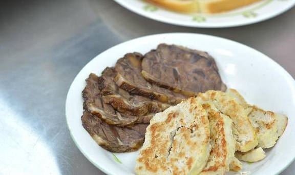 輕鬆搞定醬牛肉三明治,比肉夾饃還搶手,連老媽都愛吃_湯中_口感_做法