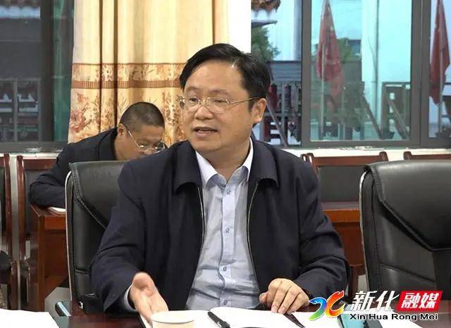 陈国聪邹谊翔到圳上镇调研s328新化山溪至圳上公路项目建设工作