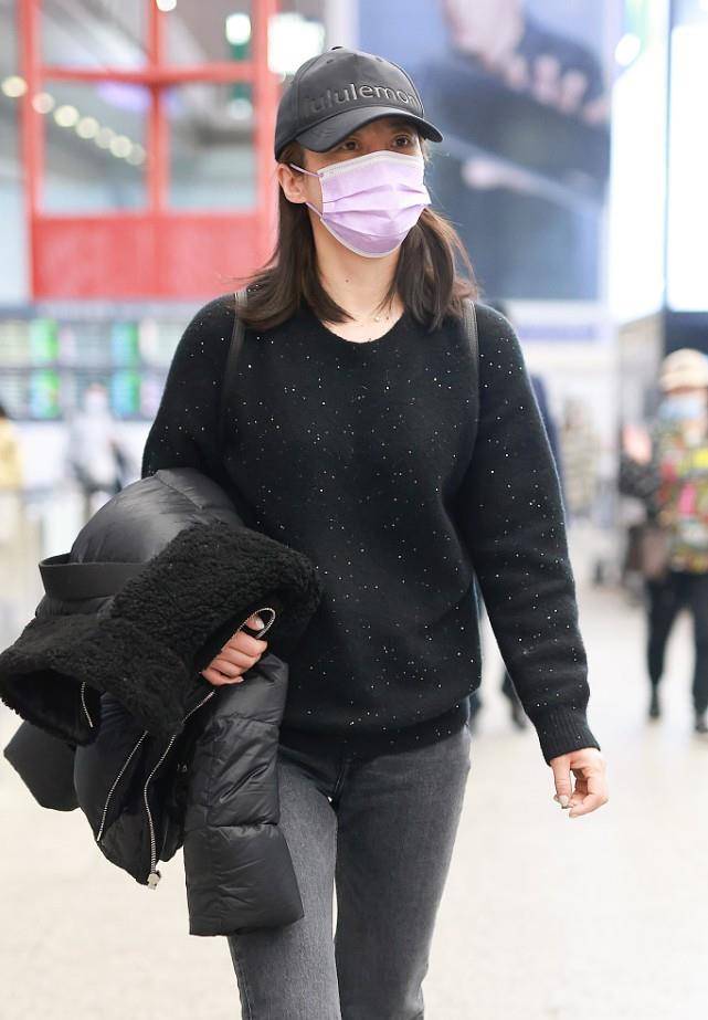 亮片 “亮片元素”的时尚你知道多少?学蒋勤勤的亮片造型,高级不庸俗