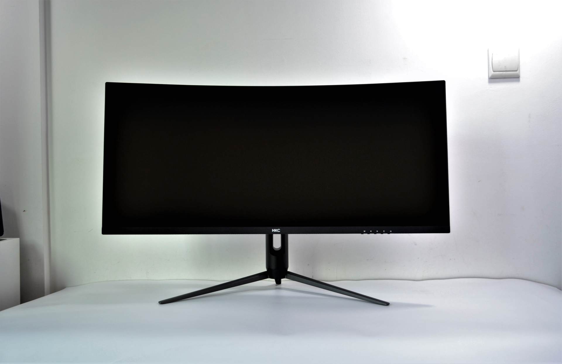 作为人性化的显示器,tg34c3u配备可旋转的支架底座,符合人体工学的