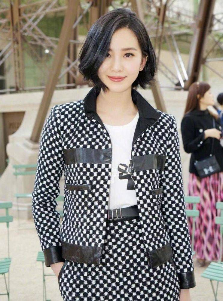 时间停止 刘诗诗这穿搭一点都看不出年龄,仿佛时间停止了一般!