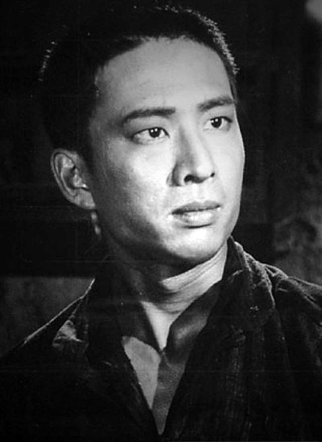 后来,有记者专门询问过当时在上影厂担任领导职务的老演员铁牛.