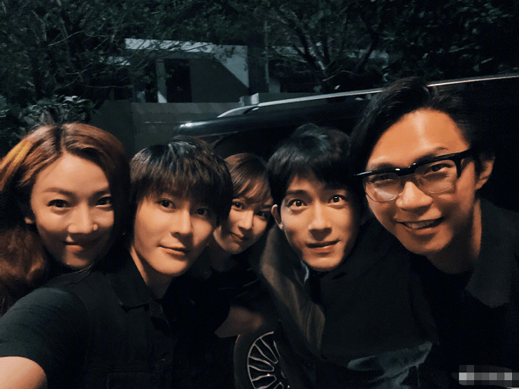 演技|《女心理师》凌晨杀青，杨紫晒演员合照，俊男美女同框好养眼