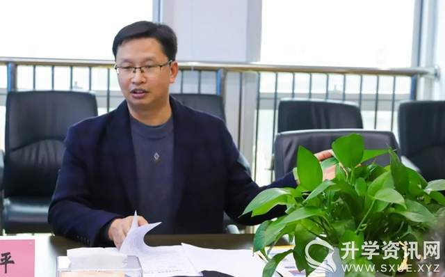 东部新区教育处处长刘启平莅临三岔湖小学校指导成都市新优质学校创建