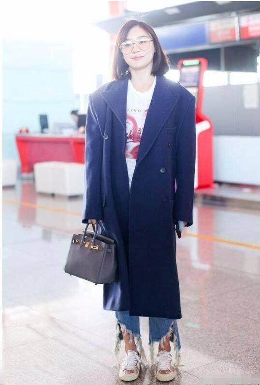 显得袁姗姗变脸认不出，整个人感觉老了，原来还挺清纯漂亮的！