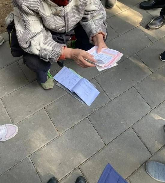 勇闯北京公园相亲角,真给我整出内伤了_大爷_简历_朋友