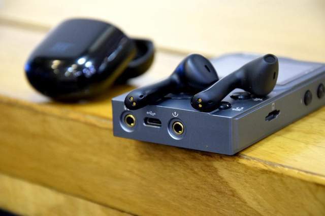 JEET ONE升级版与一代有何不同？增加无线充功能，音感提升明显