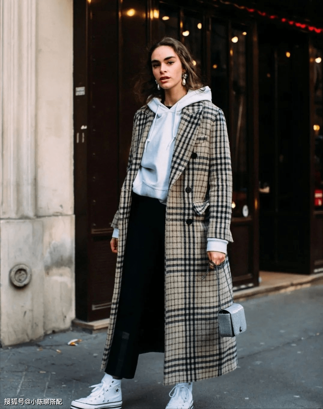 卫衣 有品位的40+女性,都在穿这“2件内搭”,微胖女性可以照着穿