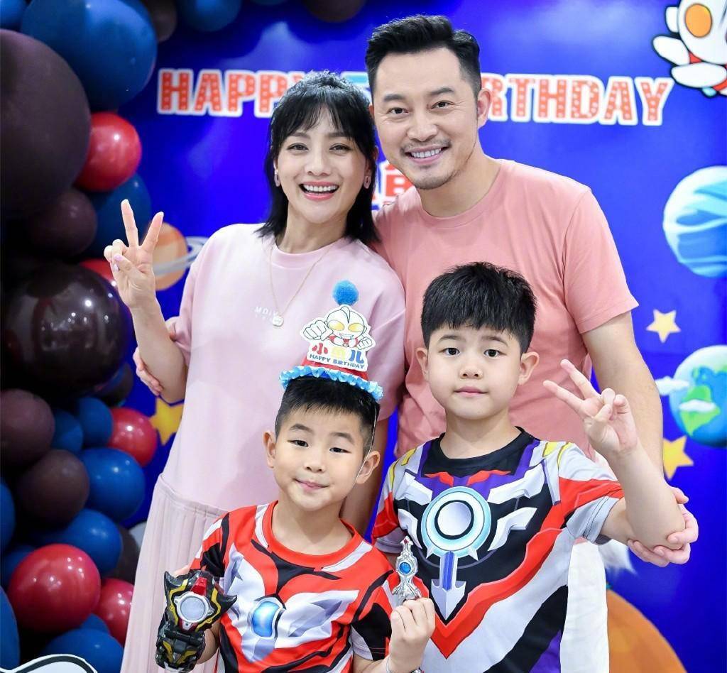 照相机|遗传沙溢易胖体质？胡可晒8岁安吉近照并吐槽：想念没有长胖的你