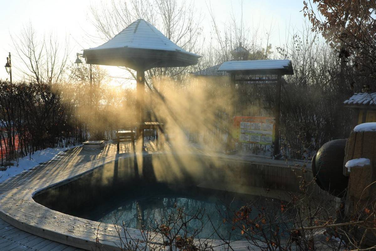 唐宫雪地温泉池