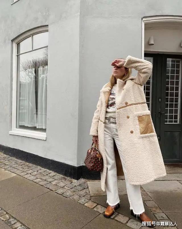显得 冬天少穿小黑裤！瞧现在的流行“豆腐裤”，时髦特显瘦