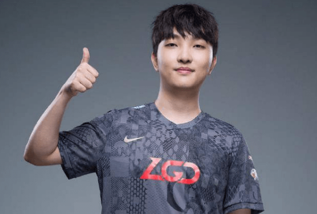 这样不管是xiye在rng打工具人还是打carry点都能做