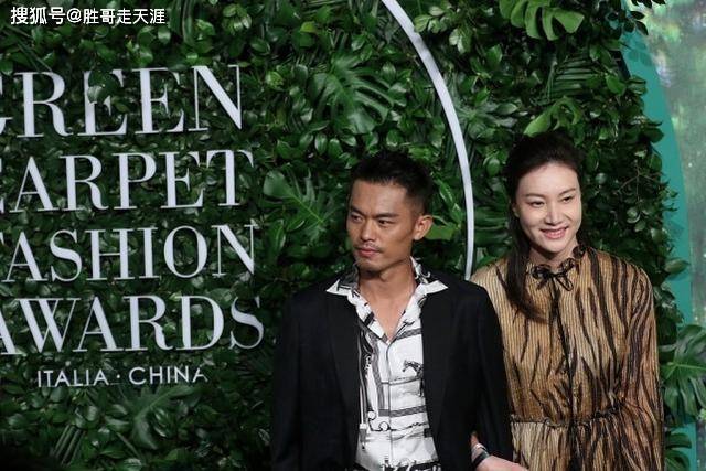 林丹挺 不打球的林丹挺有总裁范儿，谢杏芳裙装相配，姐弟恋的感觉挺浓