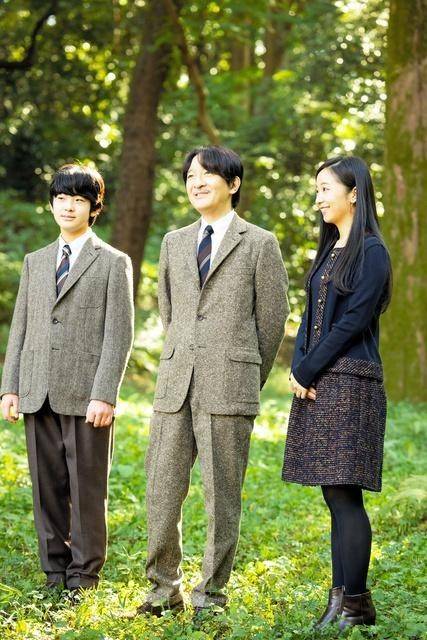 公主 日本爱子公主过20岁生日！西装配半裙神似雅子皇后，彻底赢过佳子