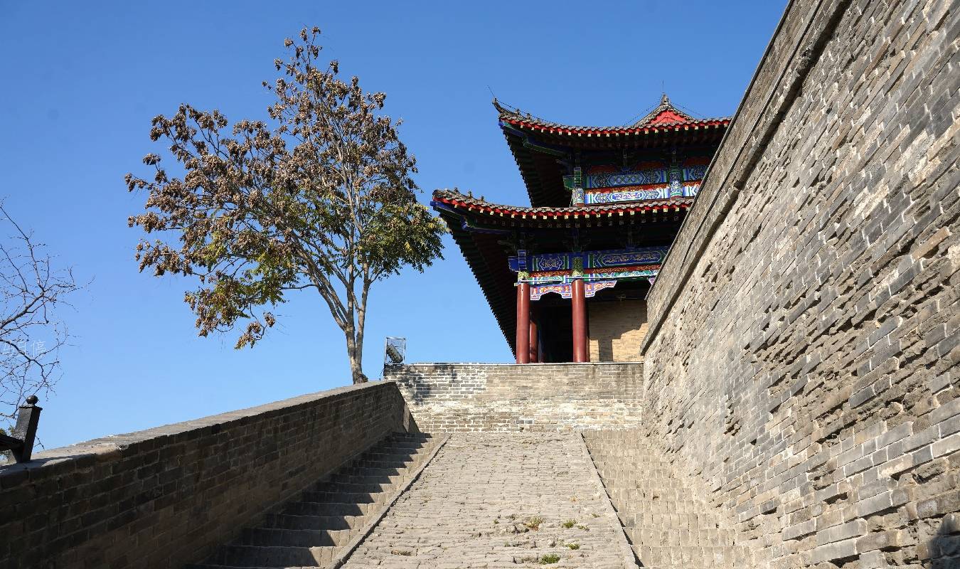 和平遥同为全国文保的古城，迄今2600多年，可看到赵州桥的姊妹桥