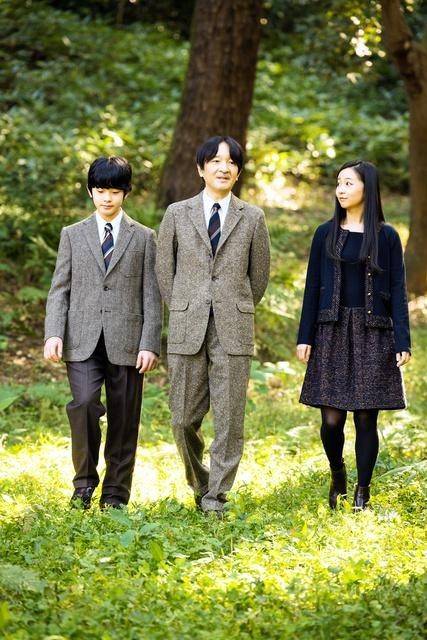 公主 日本爱子公主过20岁生日！西装配半裙神似雅子皇后，彻底赢过佳子
