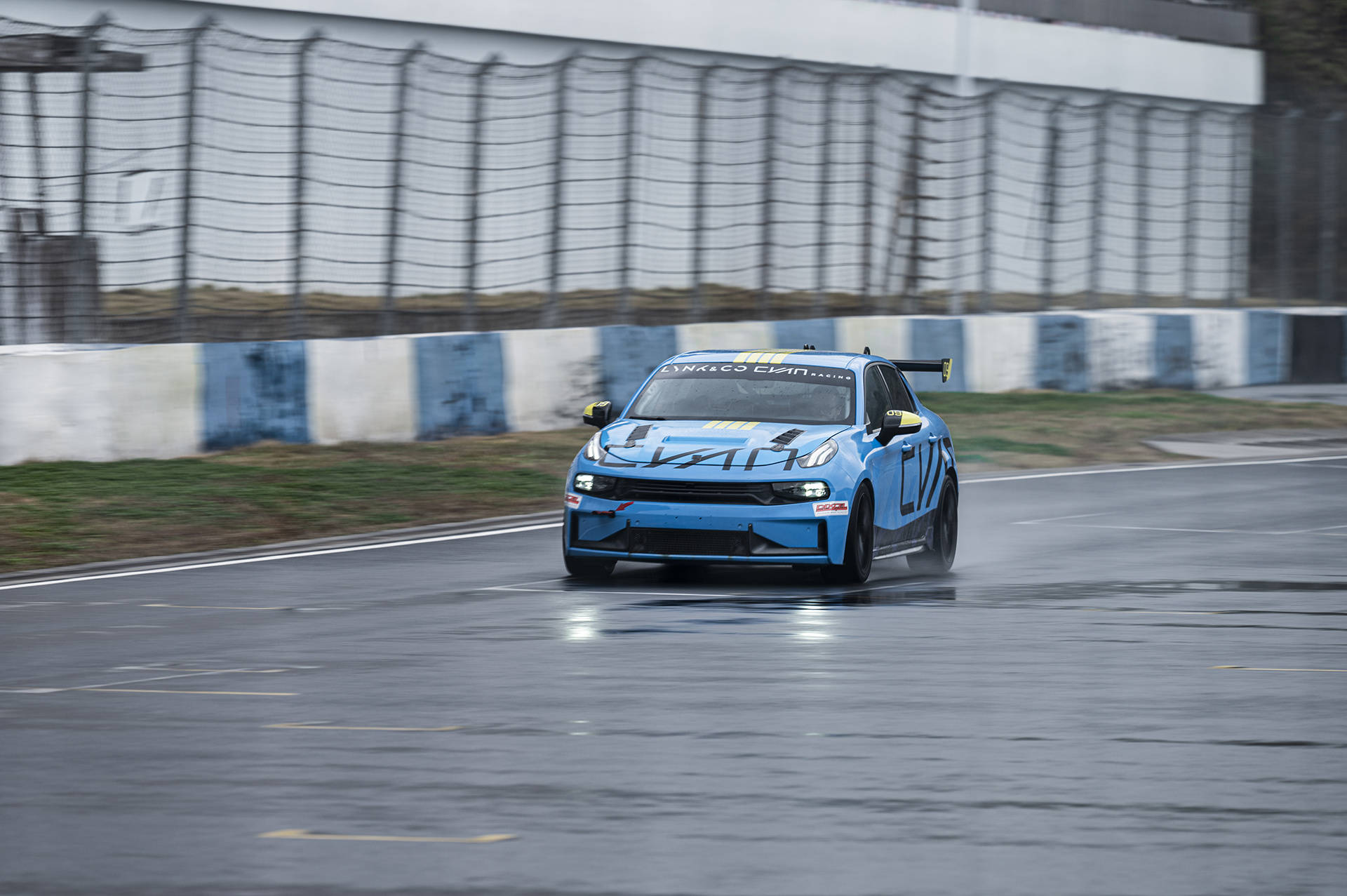 赛道体验领克03赛车这可能是我离wtcr最近的一次