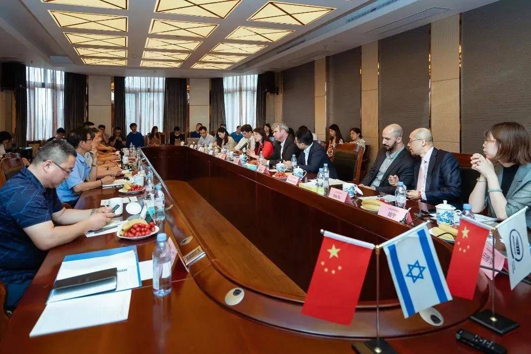 中以科技深度合作，Mobileye携手上海锦山公交为智慧城市赋能