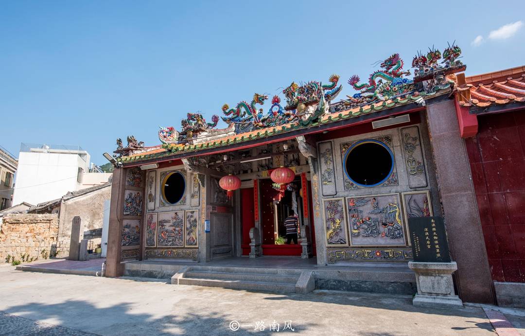 粤东最早的天后宫，位于广东省唯一的海岛县－南澳县，已四百多年