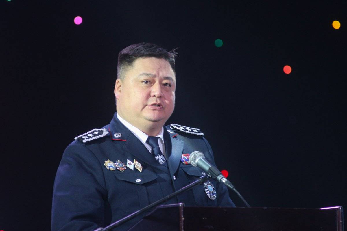 蒙古国警察总局局长包勒德,制服,警衔和勋章简介