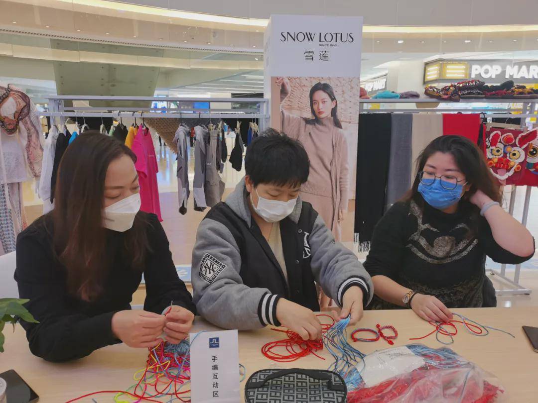产品 “温暖的陪伴”雪莲羊绒及手编创意产品文化节亮相财富购物中心
