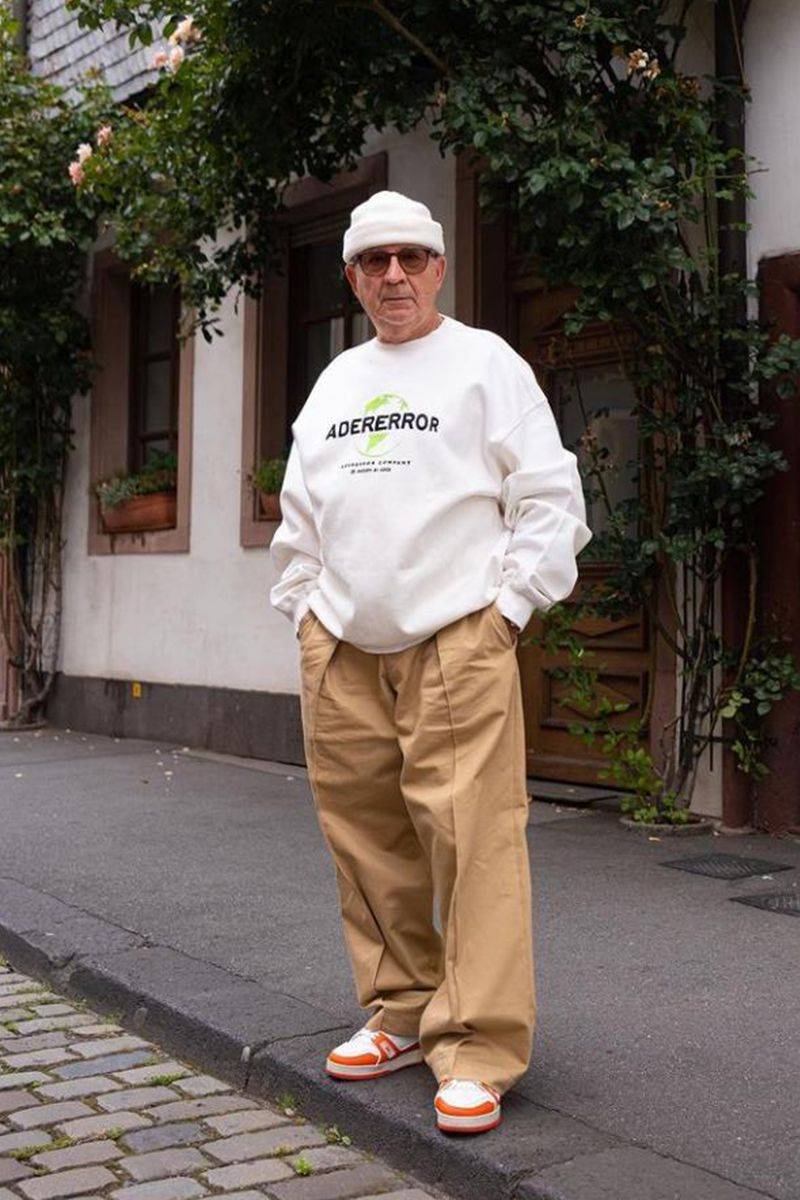 色彩 中年男士，不要局限于黑白灰！这位75岁的大爷，教你穿出活力潮流