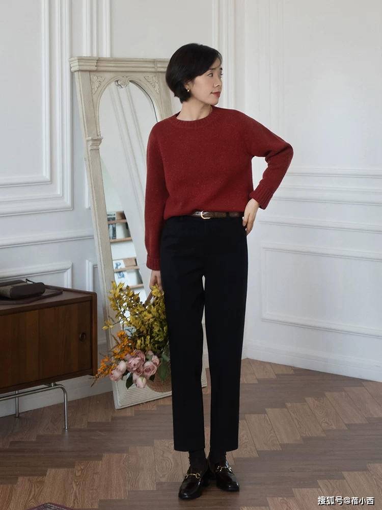 黑色 “直筒裤”不愧是裤子中的时髦精,搭配毛衣、羽绒服,保暖又高级