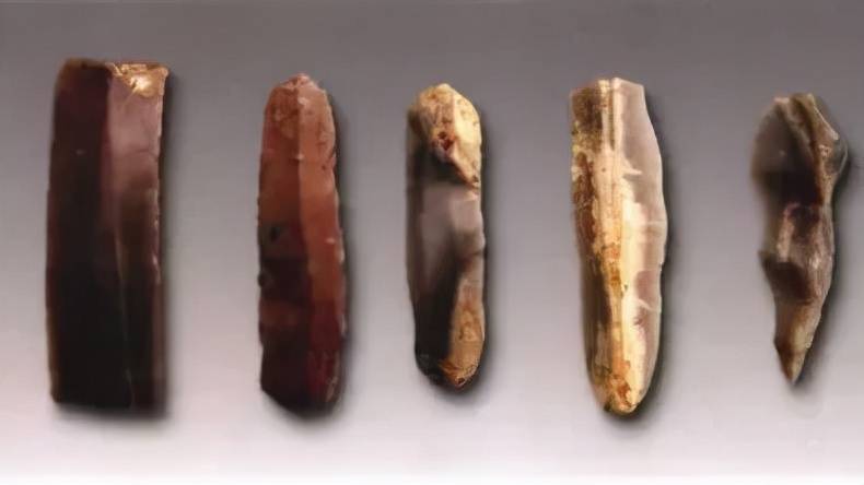 石片,细石叶,从石块上打下的石片经过加工而获得石器,为刮削器,相当于