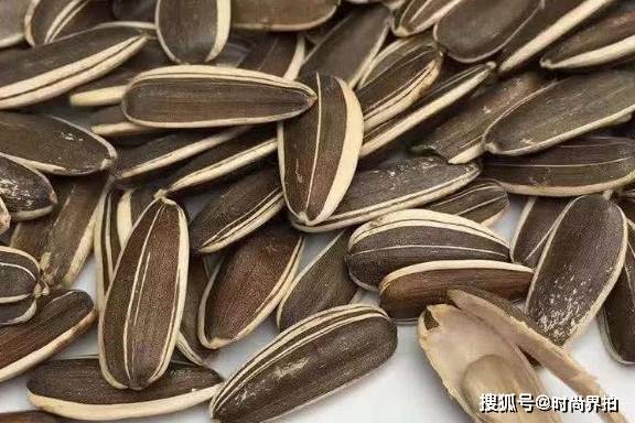 核桃|女人怀孕，4样零食要舍得吃，促进孩子脑部发育，生个高智商娃