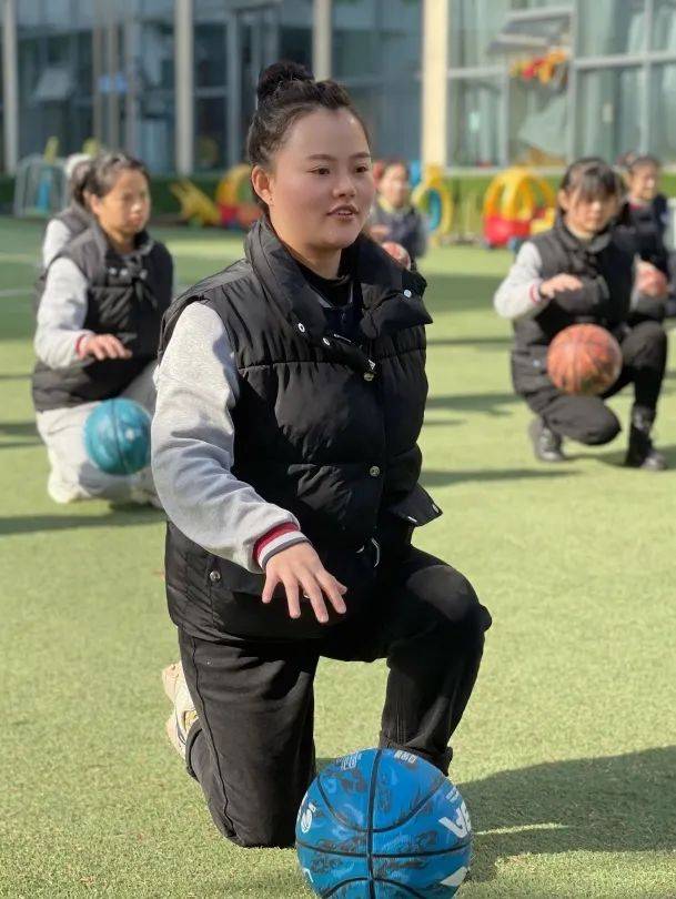 西安莲湖花禾幼儿园花禾61玩转篮球淬炼技能