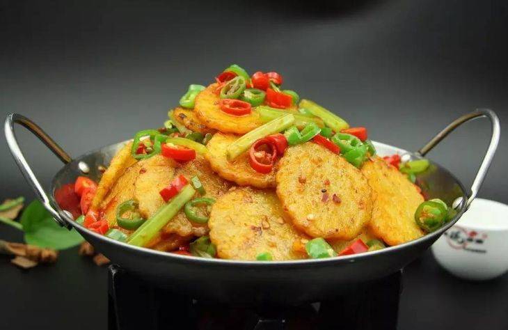 做法|做干锅土豆片,别直接炒,教你正确做法,滋味浓郁口感好,比肉香
