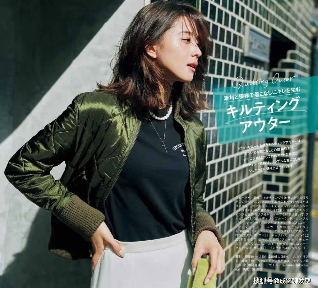 黑色 收起你的大衣吧，“上短下长”羽绒服穿搭很流行，时尚保暖有气质