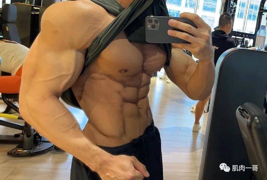 健身|180cm健体冠军拍肌肉写真走红，这肉体太撩了