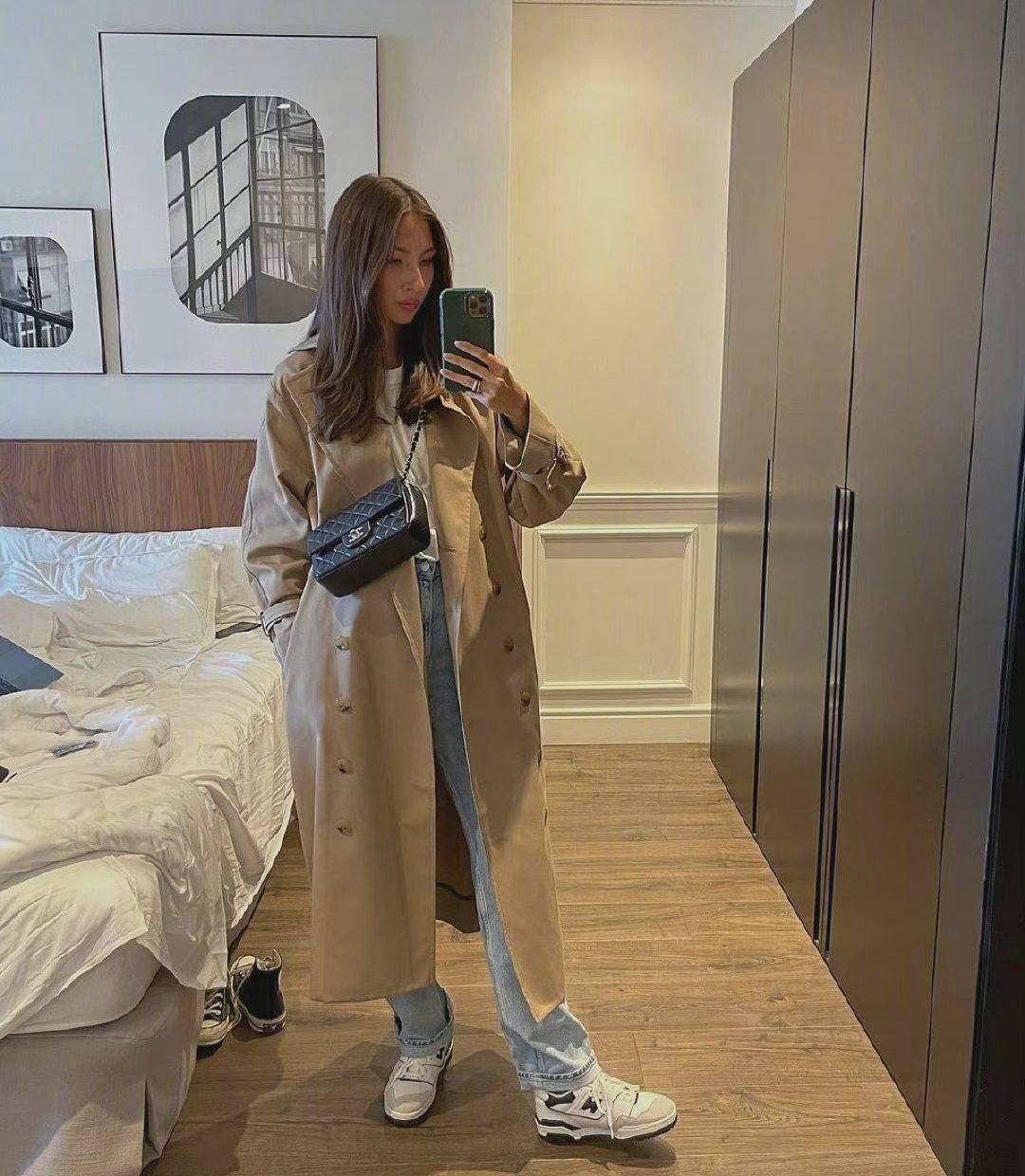 黑色 气质“风衣”很高级，可驾驭的单品也多，小众还显高挑气息