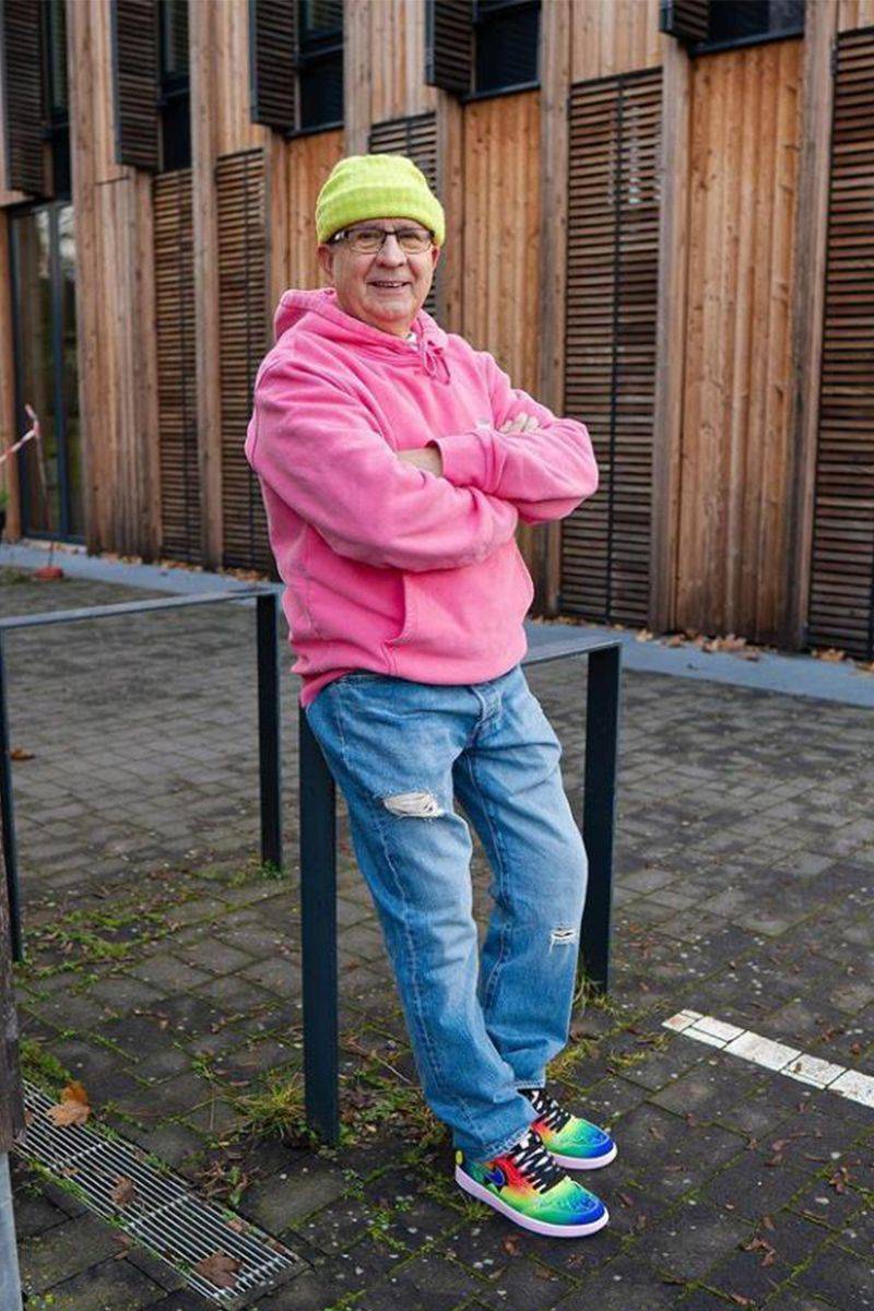 色彩 中年男士,不要局限于黑白灰!这位75岁的大爷,教你穿出活力潮流