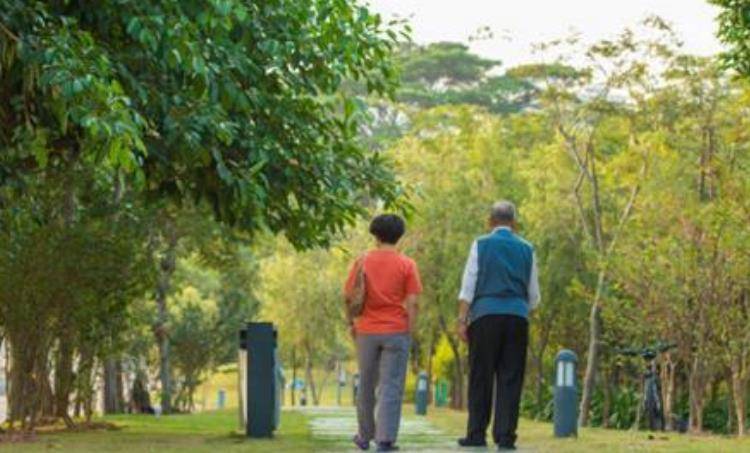 饮食|61岁大妈控糖六年，血糖从16.3降到6.5，她是怎么做到的？