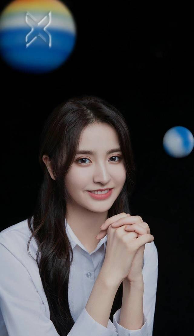 内地|金子涵加入乐华新女团，公式照被吐槽无美工，造型身材管理引争议