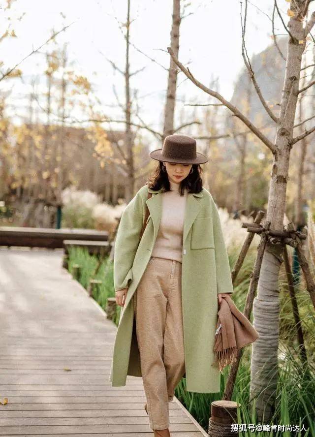 饱和度 奔40岁的女人,不要总穿黑白灰,多穿这3个“高级色”减龄又时髦