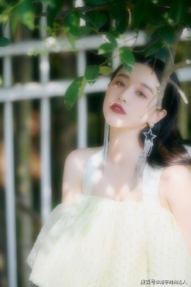 吊带 阚清子带火了一条裙子:蛋糕裙,减龄洋气有气质,不少明星都在穿