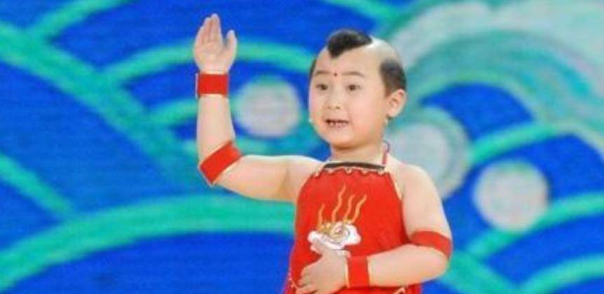 治疗|6岁上春晚8岁去世，父母的“摇钱树”，邓鸣贺的悲剧该由谁买单？