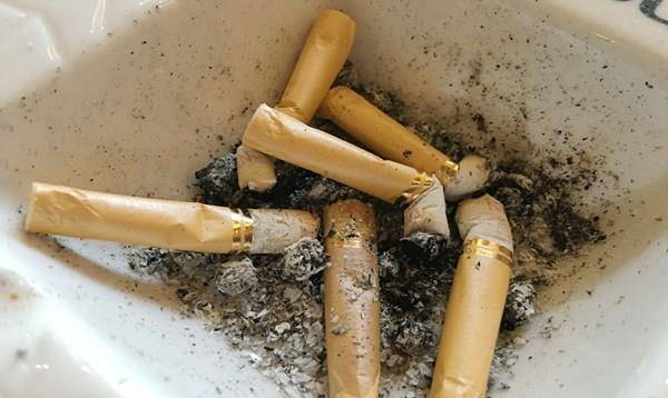 肝脏|把肝逼上绝路的行为，不止喝酒，若你经常做，肝可能已经变硬了