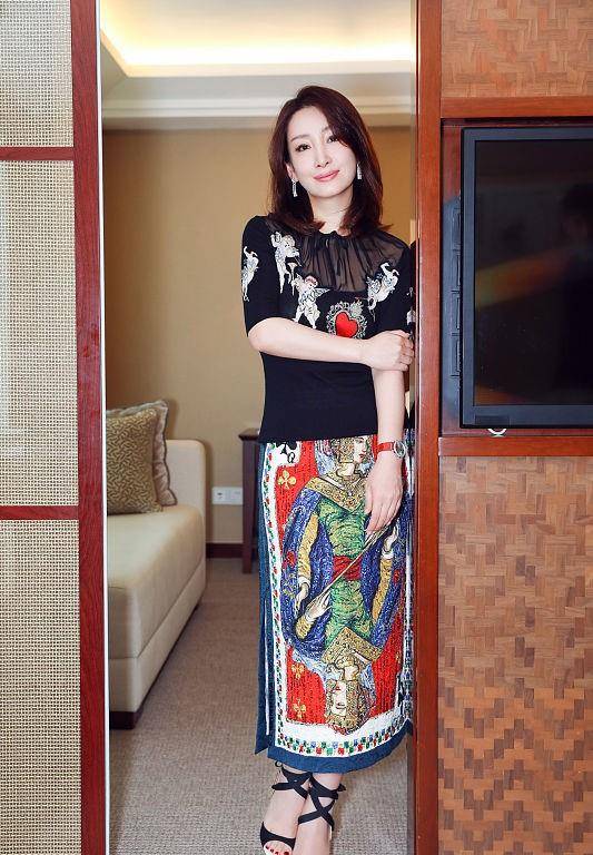 整体 冬天里怎能没有针织衫？学秦海璐的针织衫造型，优雅知性还减龄