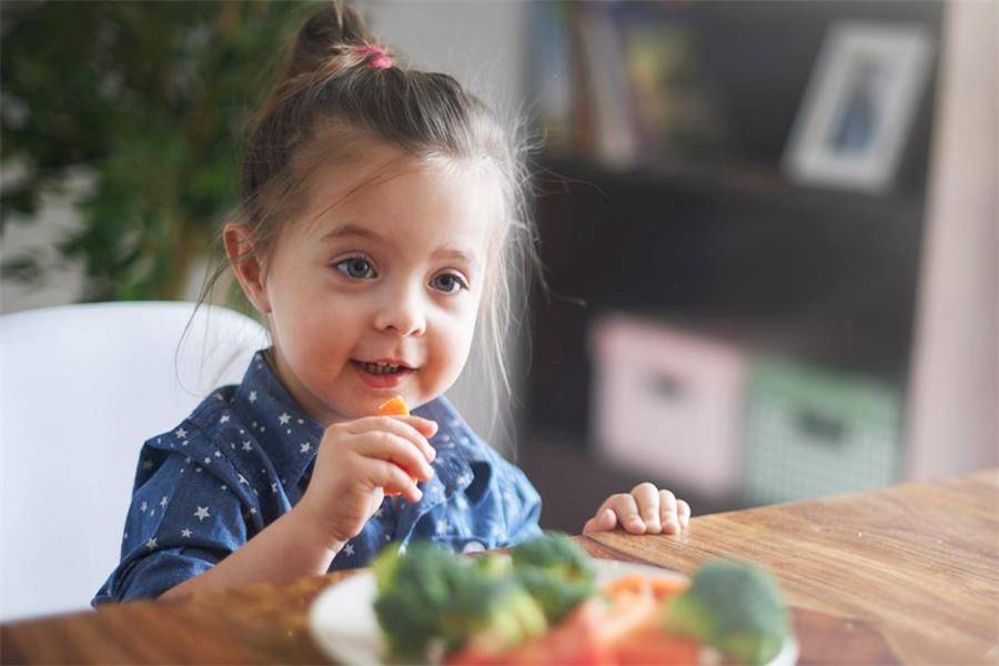 食欲|看到零食走不动道，孩子为何那么爱吃零食呢？这些原因最常见