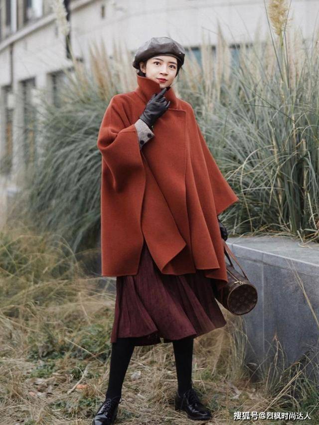 显得 女人到了中年，尽量少穿大衣打底裤，学三木博主这样穿，优雅时髦